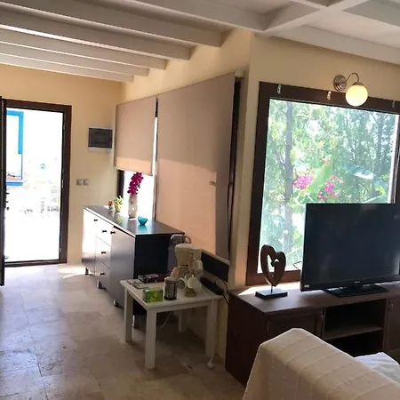 Private House With Pool And Garden In Bitez 펜션